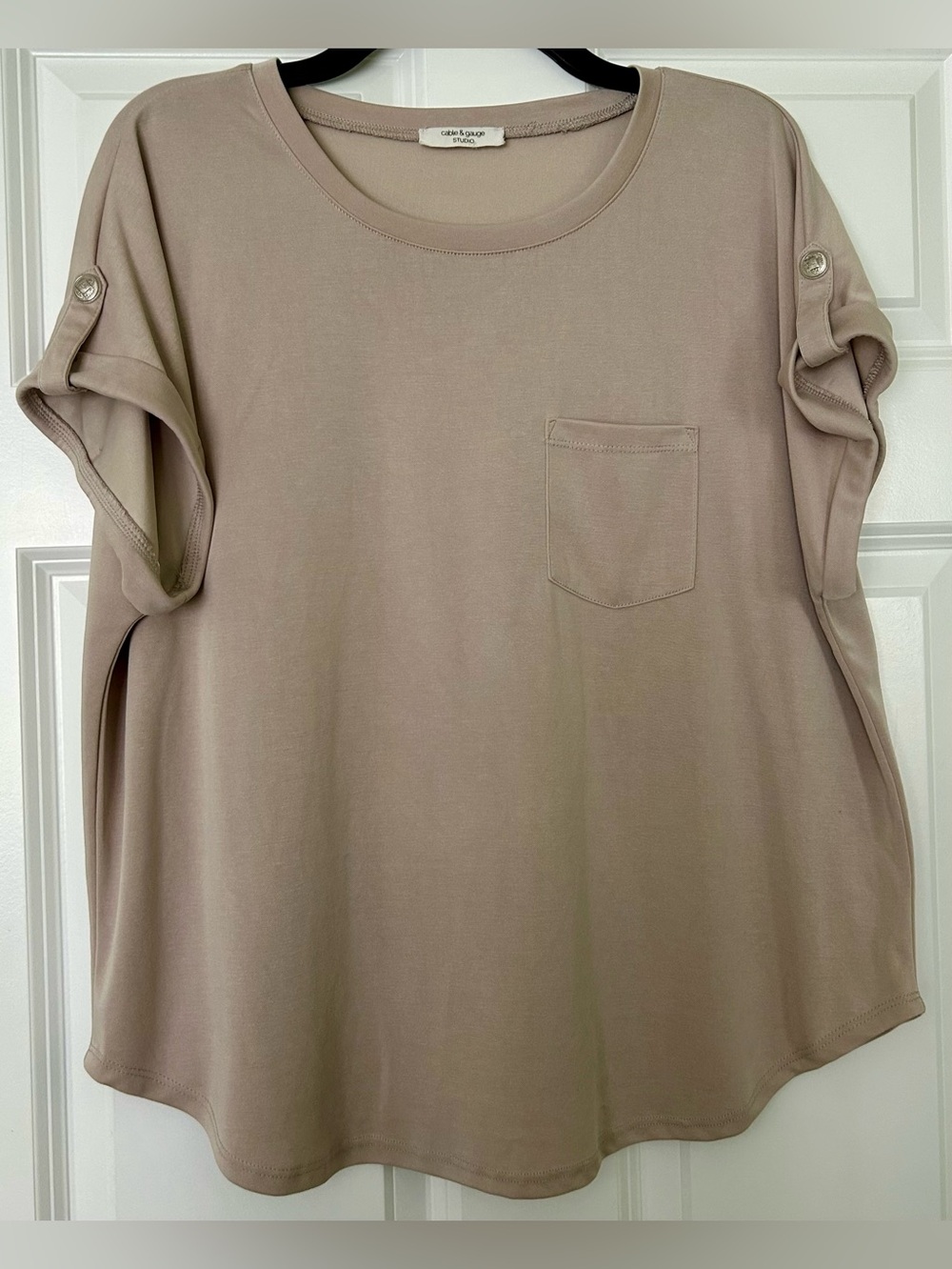 Cable & Gauge Studio Taupe Short-Sleeve Pocket Tee
